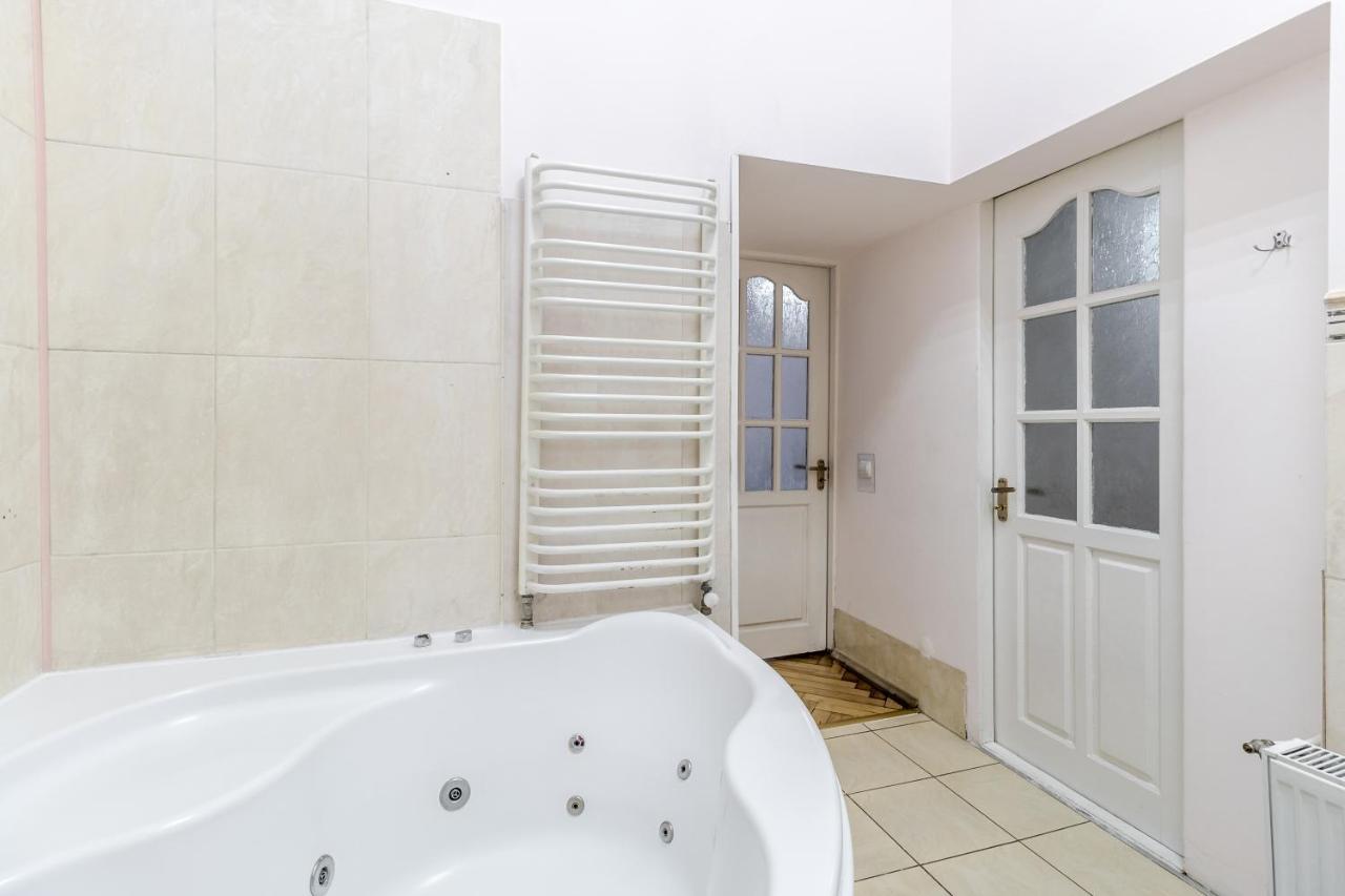 Striltsiv Apartment Λβιβ Εξωτερικό φωτογραφία